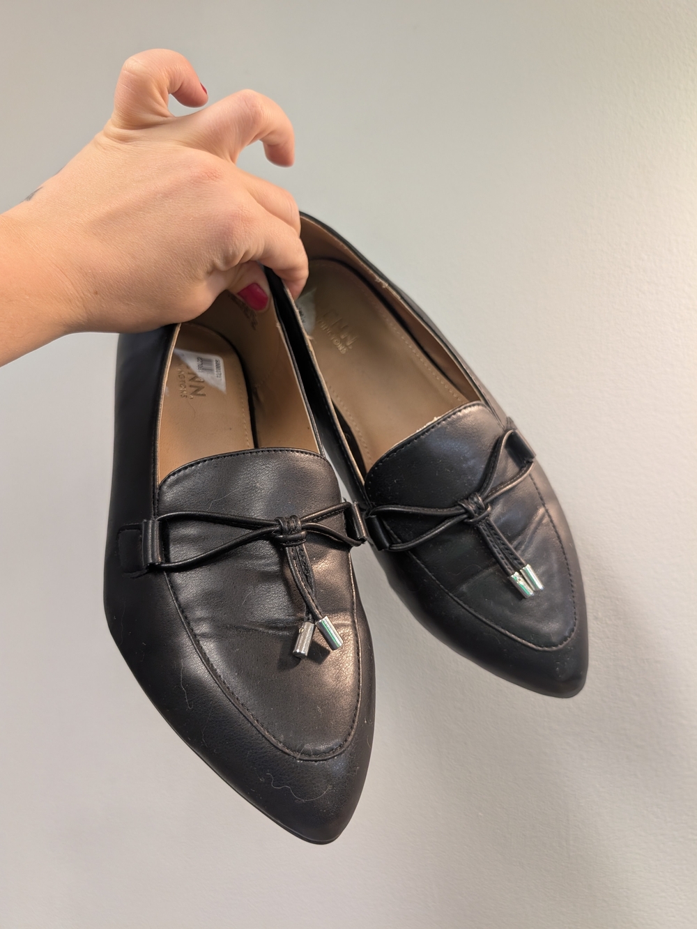 Penningtons Black Pointed-Toe Loafers with Tassel Detail 9WW